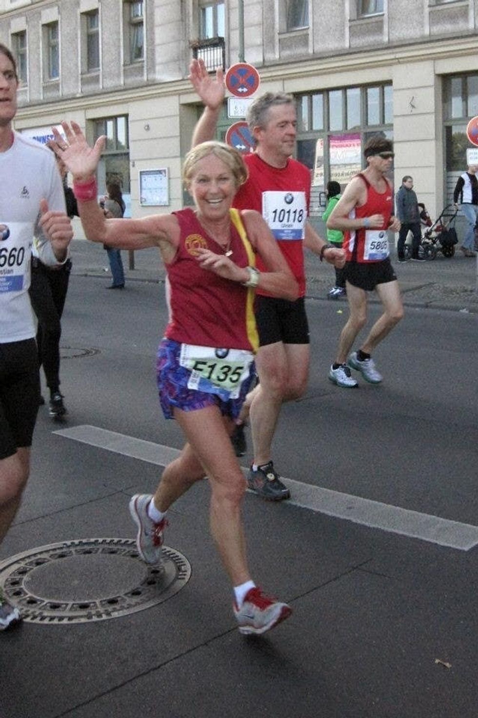 Gina Little during the Berlin Marathon in 2019