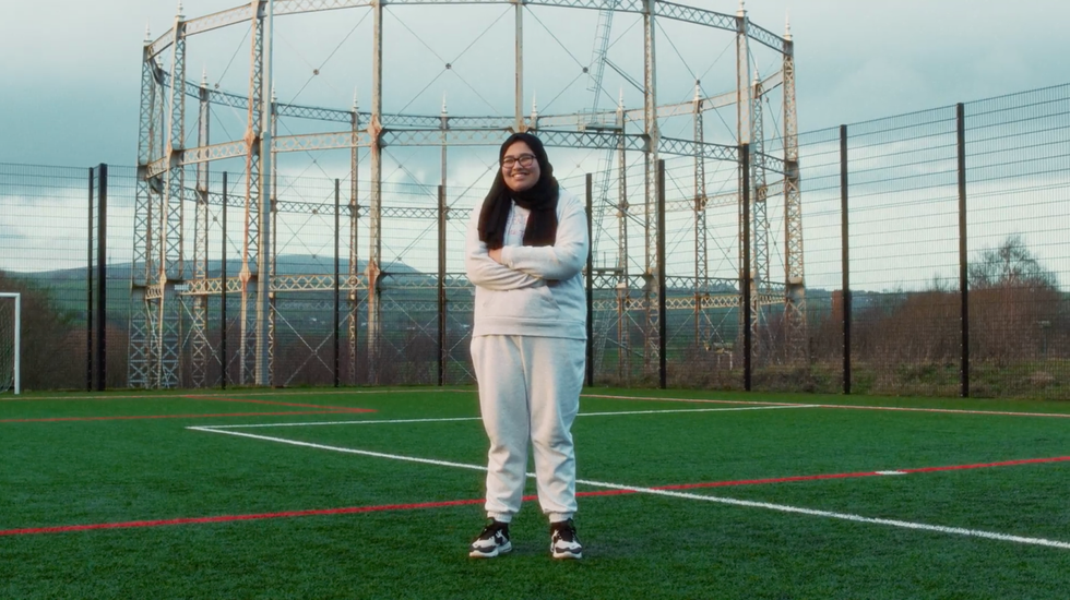 Girl looking at the camera, with her arms crossed
