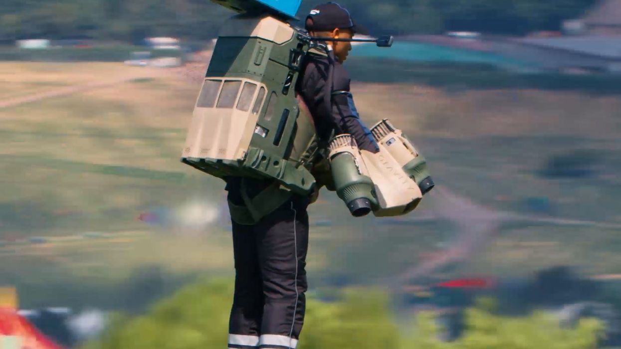 Domino's can now deliver pizzas to festival goers by jet pack