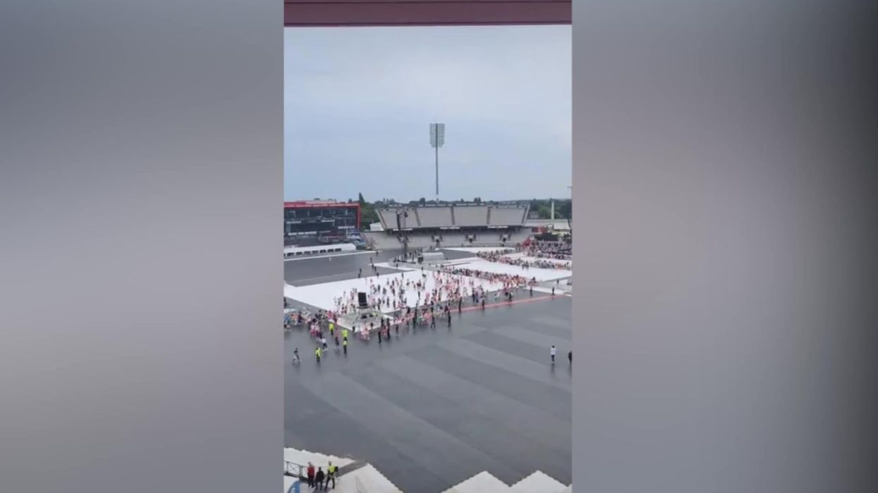 Harry Styles fans sprinting to barrier at concert likened to Pirates of the Caribbean