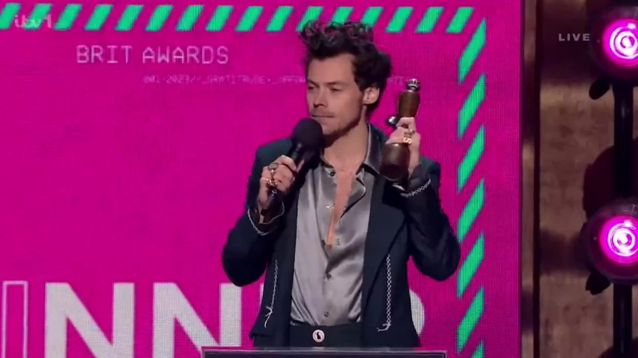 Harry Styles reacts to fan's sign about sex fantasy with the singer and her boyfriend