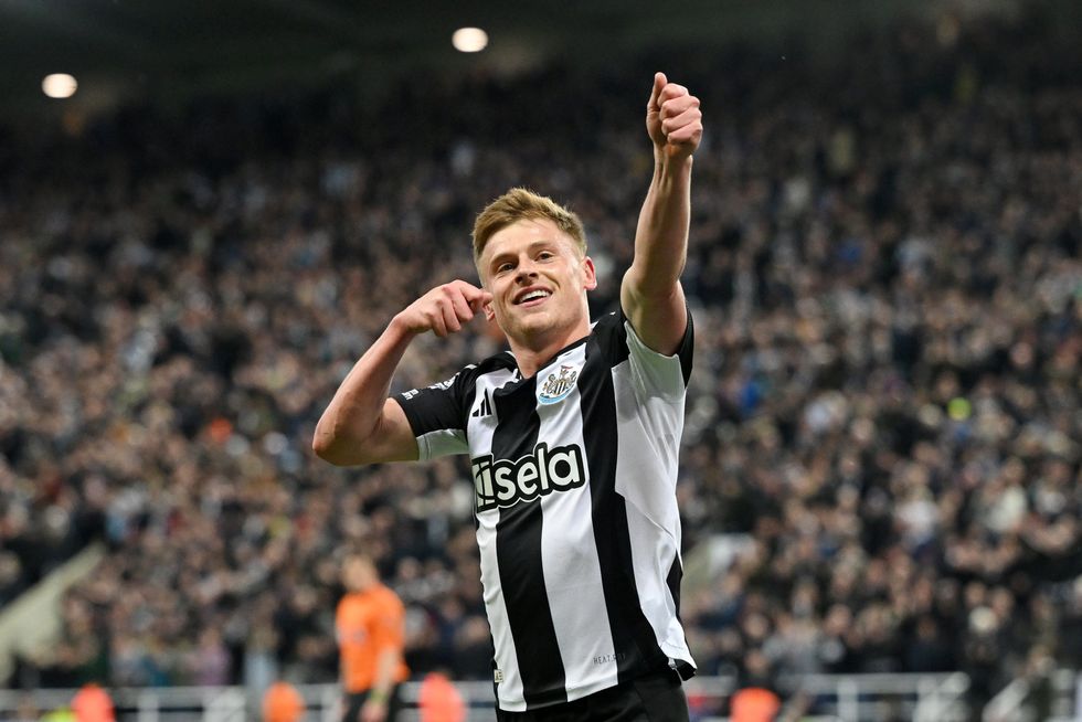Harvey Barnes of Newcastle United celebrates scoring his team's third goal during the Premier League match between Newcastle United FC and Crystal Palace FC at St James' Park on April 16, 2025 in Newcastle upon Tyne, England