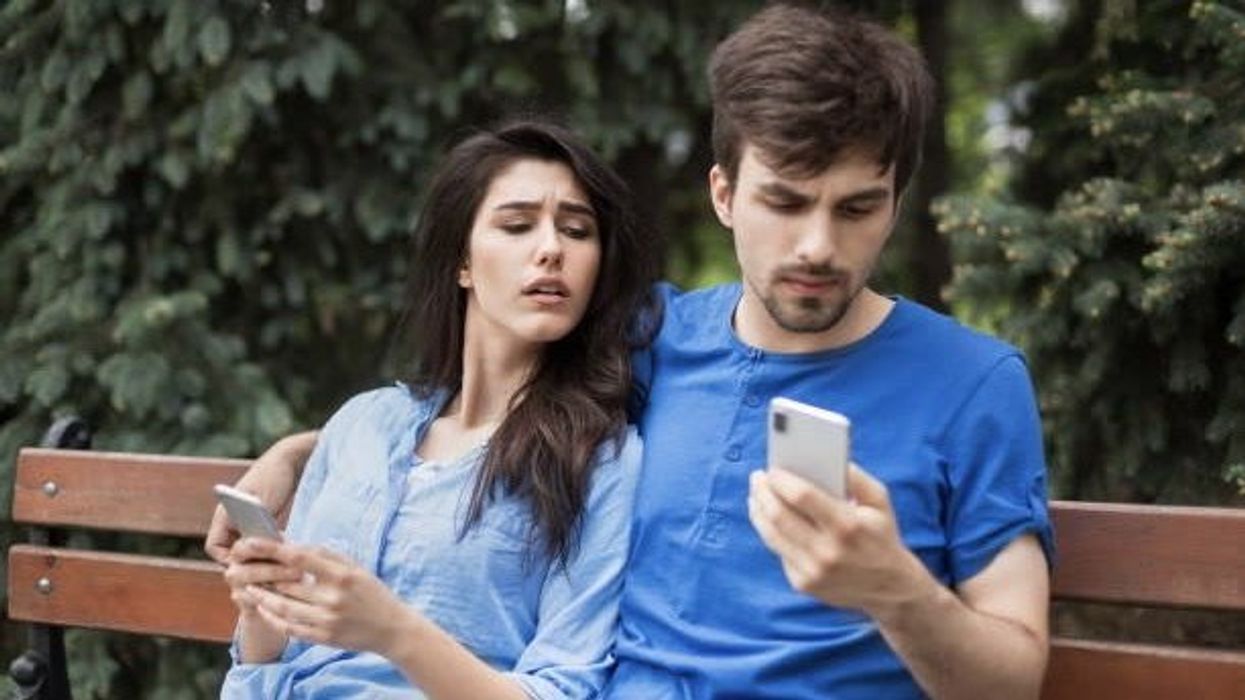 Woman discovers partner cheating through Apple Watch: 'He was living 10 different lives'