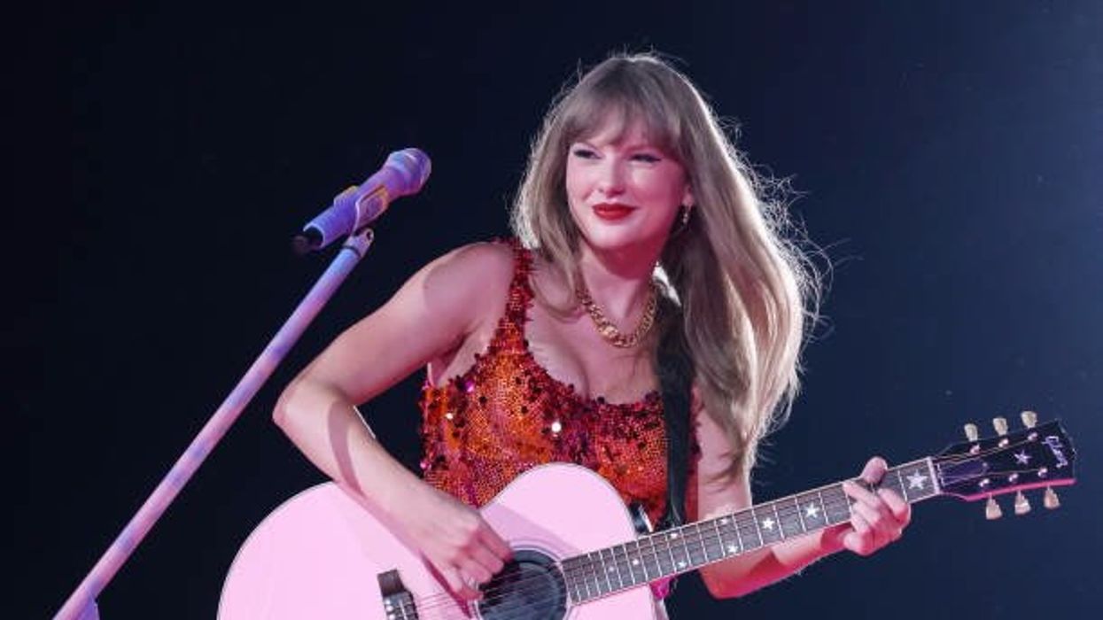 Viral image from Taylor Swift concert claims she is 'pregnant'