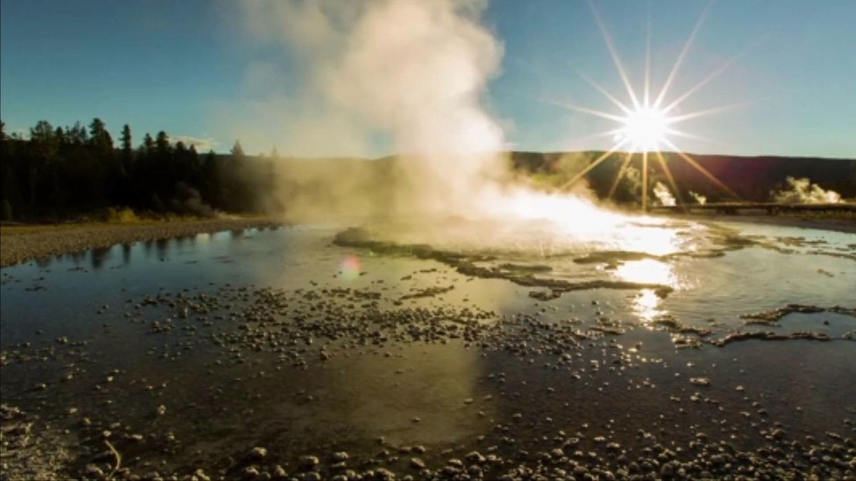 Man dissolves after falling into Yellowstone Park hot spring