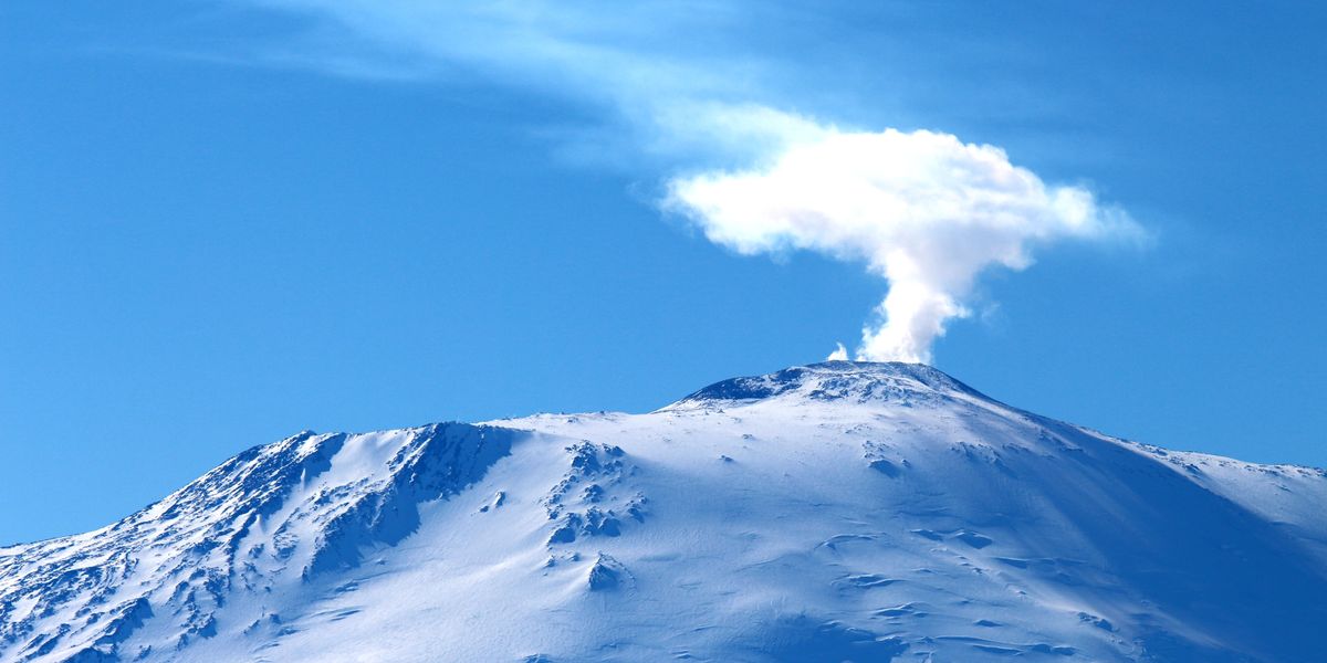 Antarctica's Mount Erebus volcano emits real gold dust | indy100 - indy100