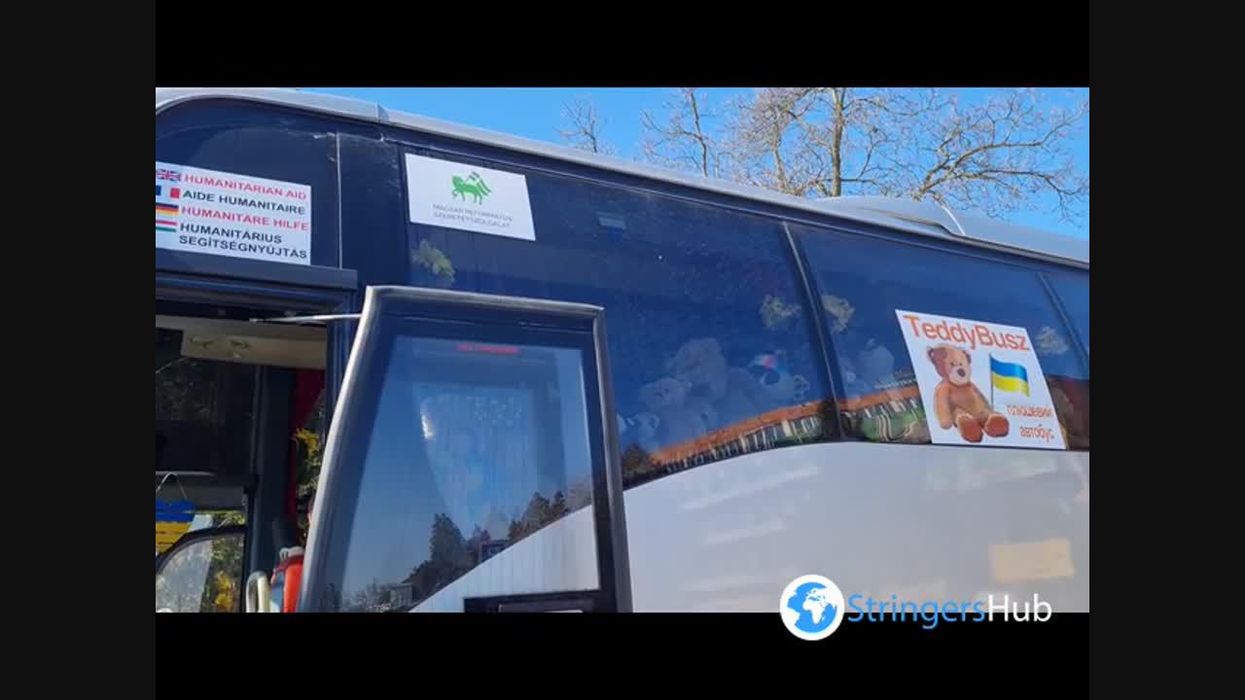 Brits deliver bus-load of teddies of and toys to Ukrainian child refugees
