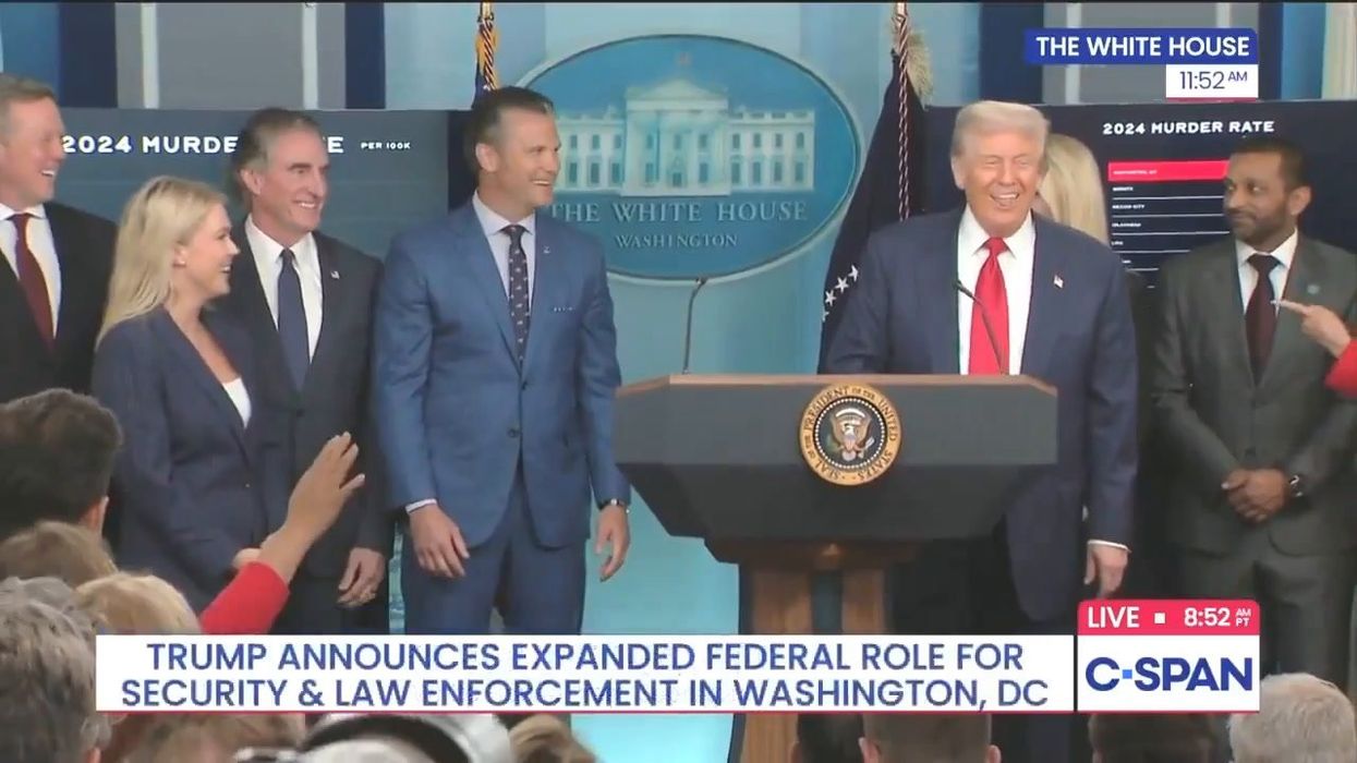 Donald Trump ridicules reporters: "I don't want you to be comfortable"