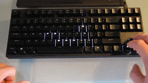 Hero hacks his PC keyboard to play snake