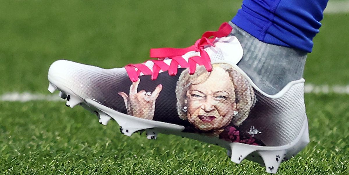 Bills' Stefon Diggs sports custom cleats to remember Betty White