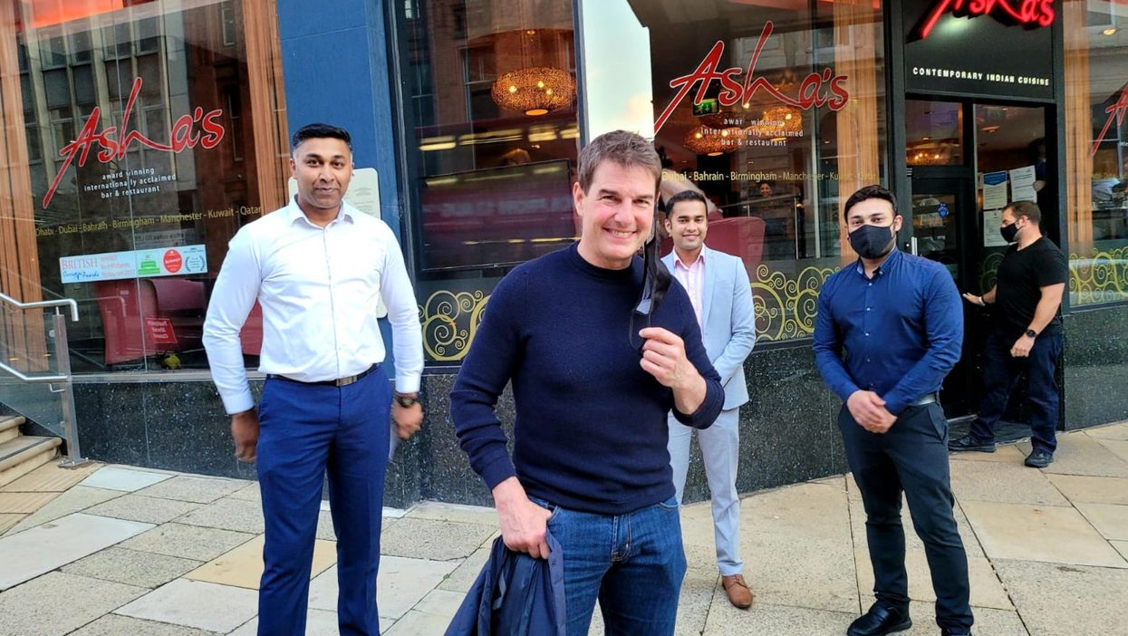 Tom Cruise ordered two tikka masalas at a curry house in Birmingham and Twitter is confused
