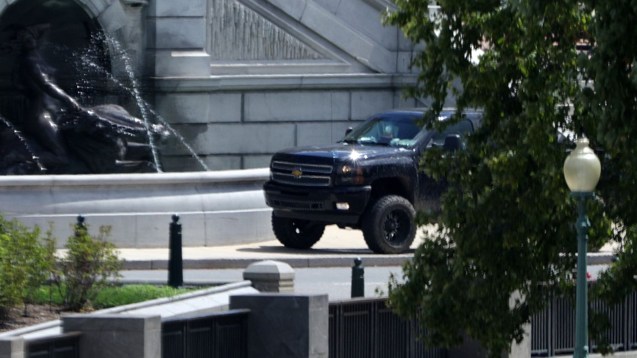 Man in truck shuts down Capitol by claiming he has a bomb and demanding to see Joe Biden