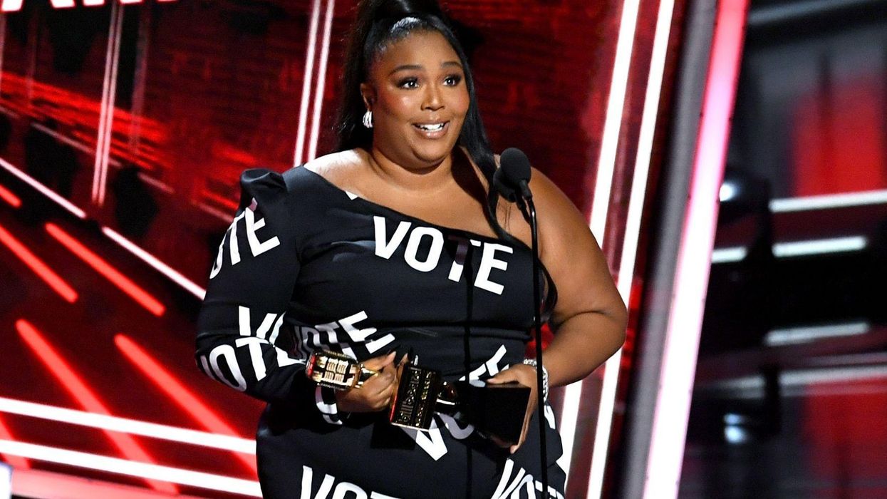 Lizzo posts 'breathtaking' picture of herself half-naked to make crucial point about US election