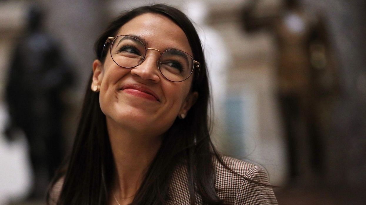 All politicians should be smart enough to play video games on Twitch like AOC and Ilhan Omar