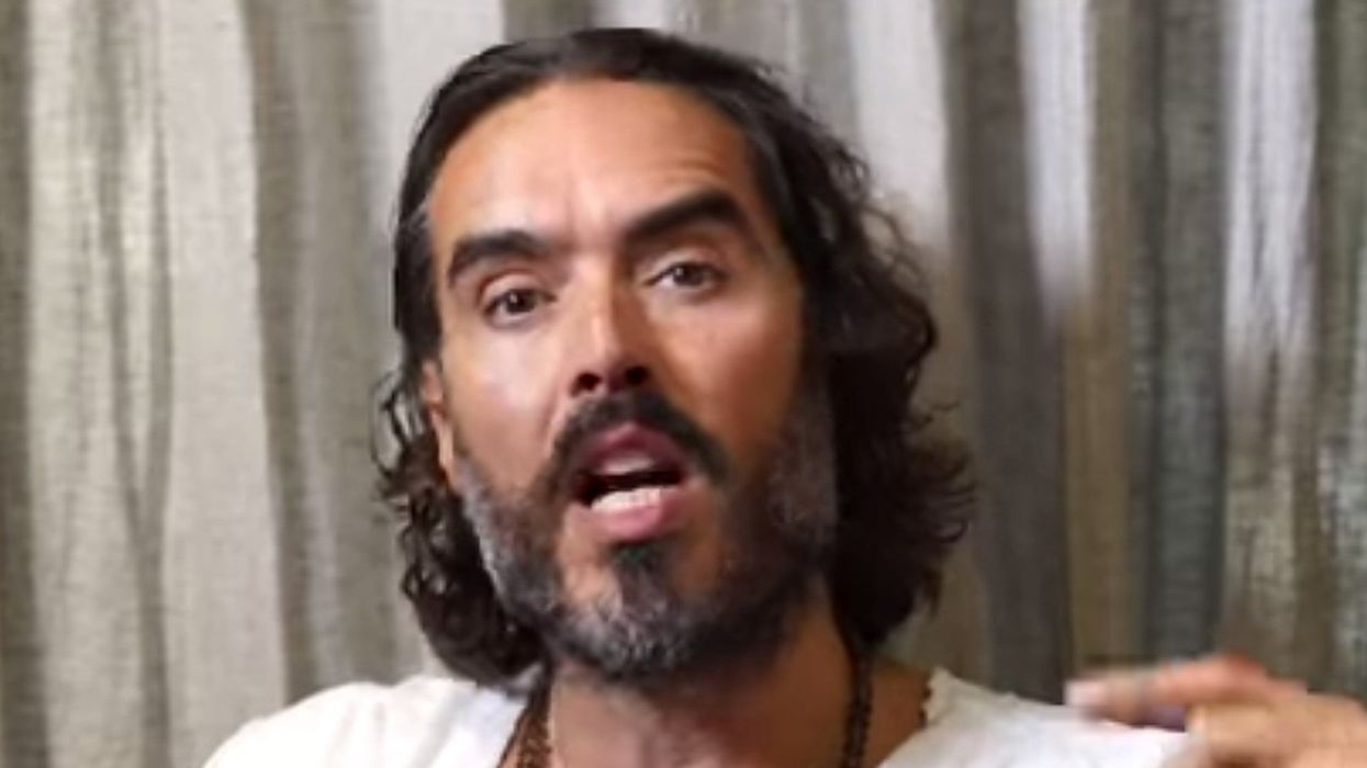 Russell Brand is giving advice on 'how not to ruin a relationship' and people aren't convinced