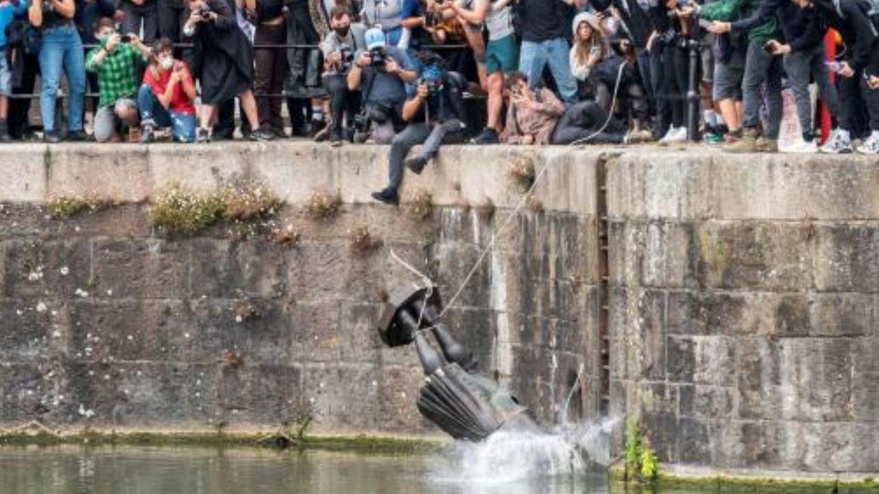 Right-wingers ridiculed by new 'statue' which has been mysteriously put right next to Edward Colston's