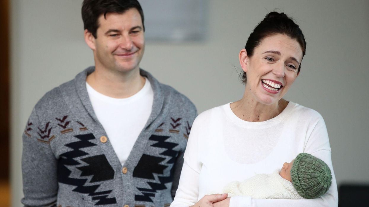 Jacinda Ardern's fiancee just cut and dyed his family's hair and people are obsessed with the result