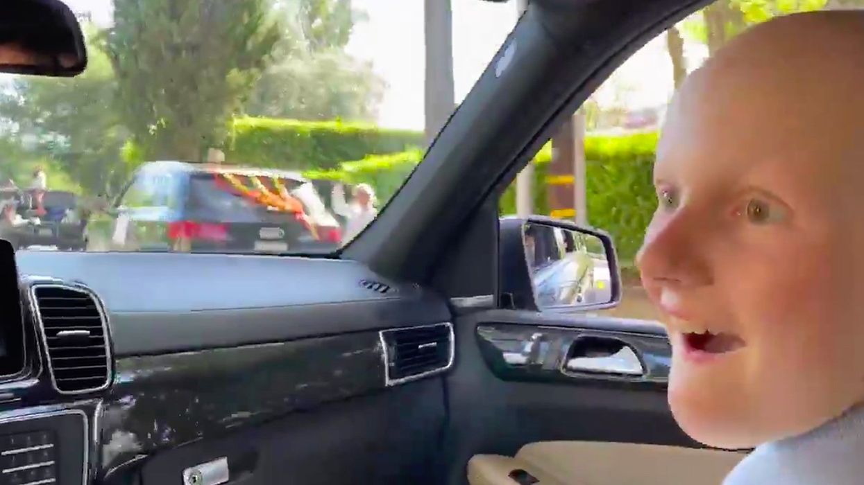 Girl finishes chemotherapy and is welcomed home by neighbours with a surprise 'social-distancing parade'