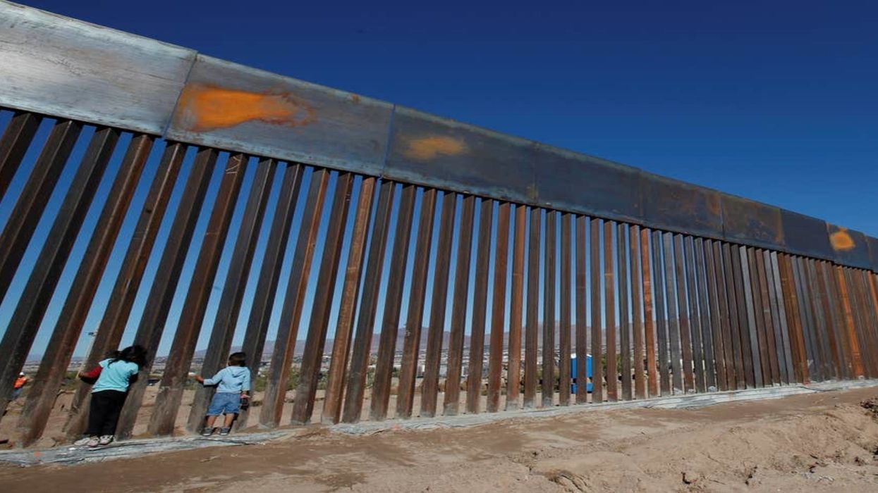 Pregnant teenager dies after falling from US border wall