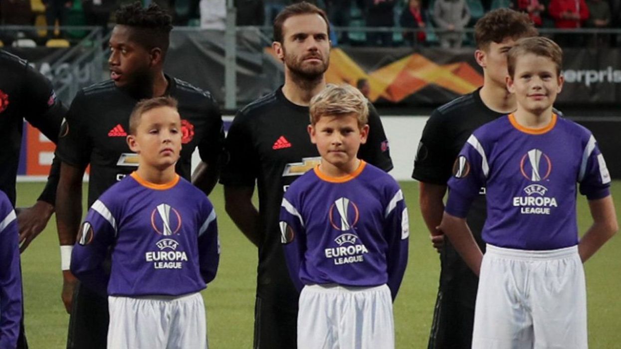 Manchester United’s Daniel James hilariously given mascot as big as he is