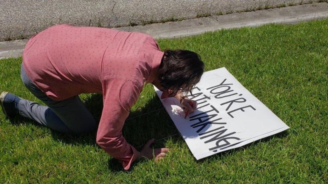 Keanu Reeves delights internet by leaving note on fan’s sign outside house