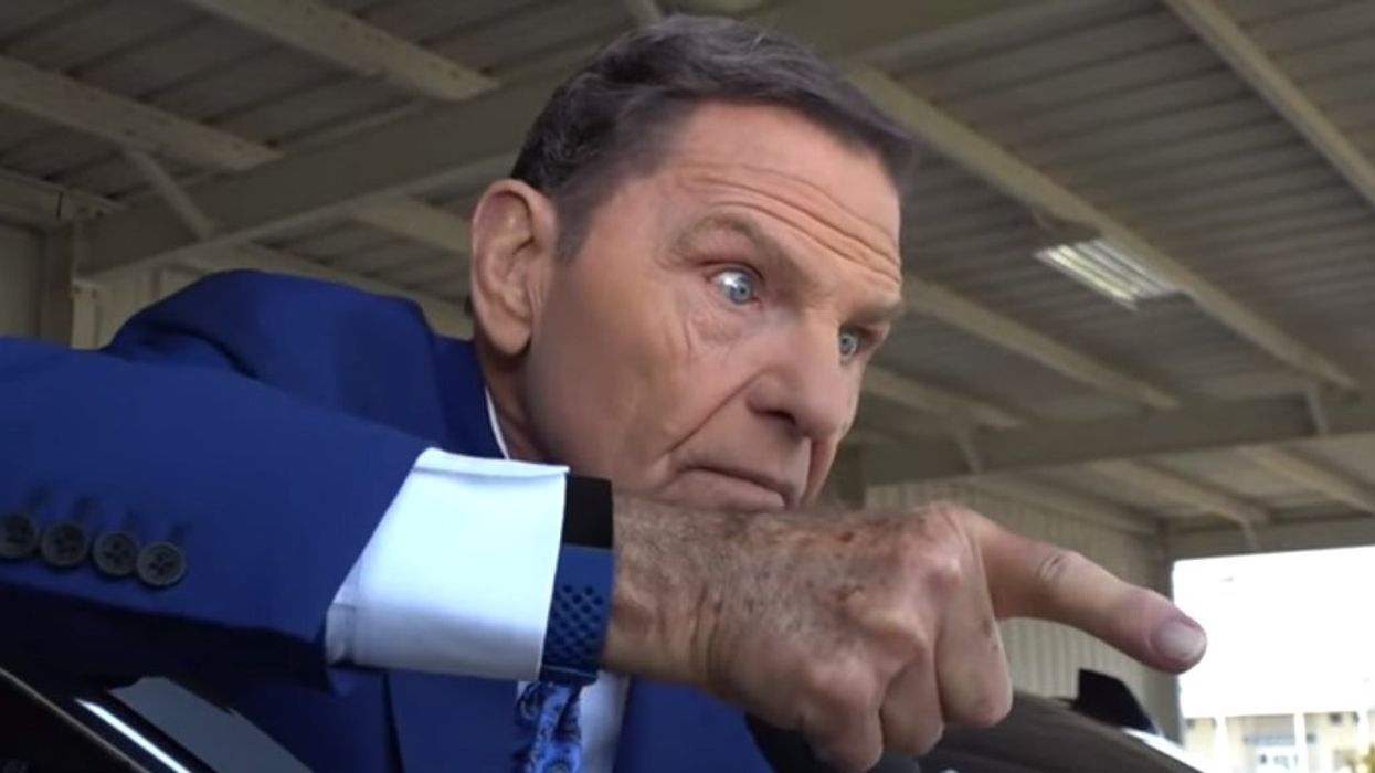 US preacher becomes uncomfortable after being confronted over his luxury lifestyle in a tense interview