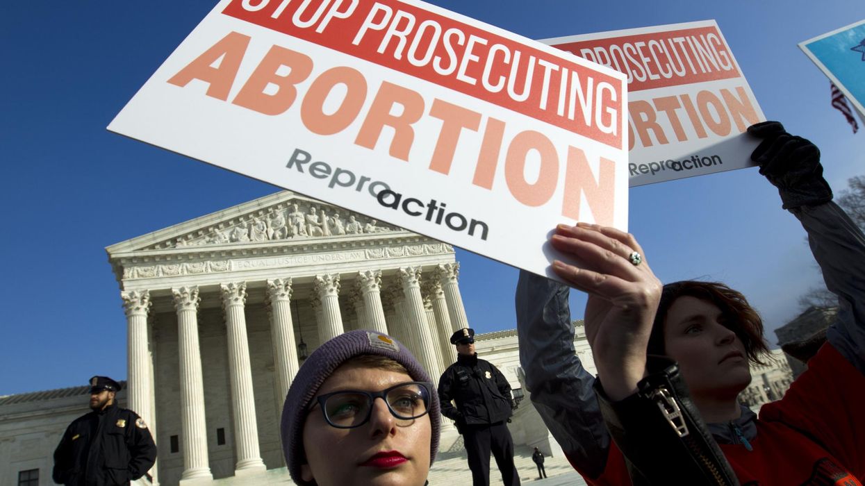 The White House claimed 'Democrats want to rip babies from their mother's wombs' and people are baffled