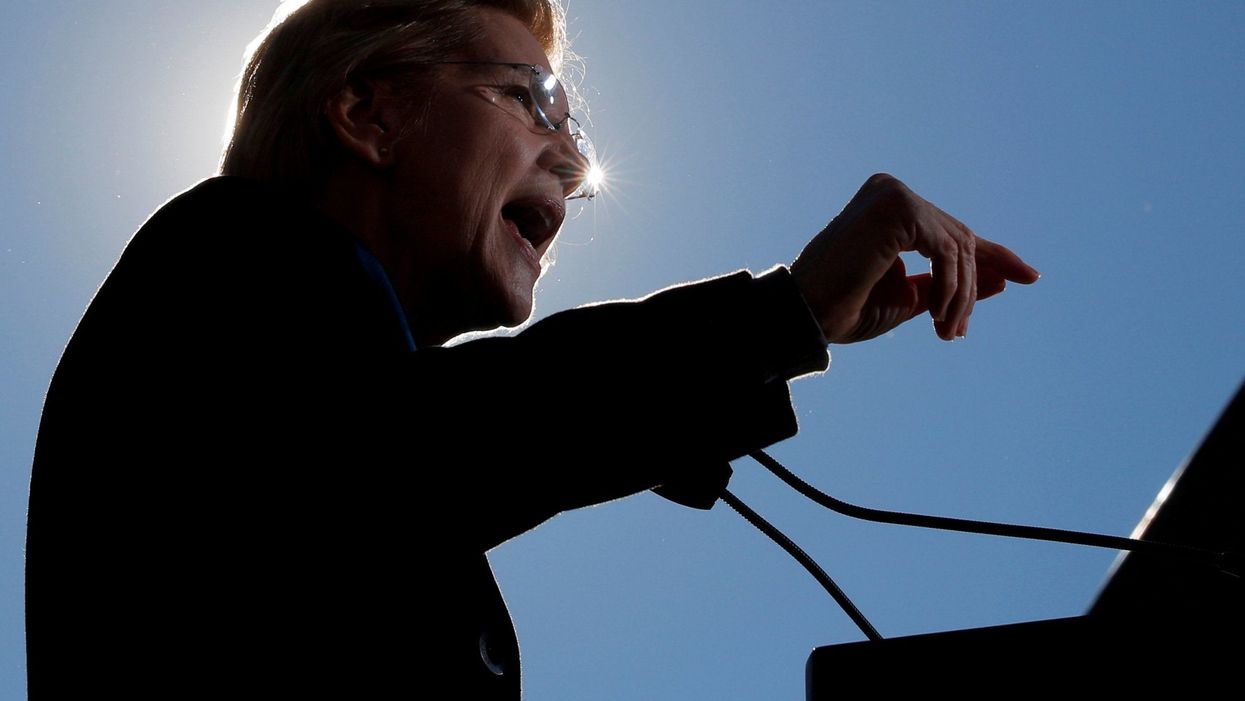 Elizabeth Warren predicted the 2008 financial crisis — and her supporters have the receipts to prove it