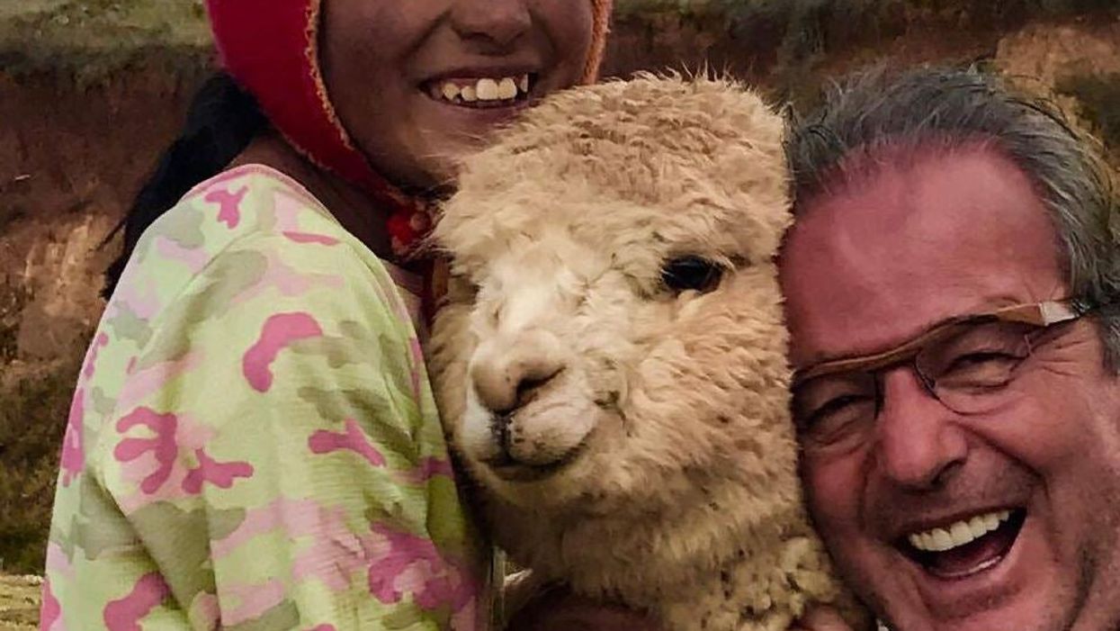 The internet is going wild for this dad who got extremely excited about alpacas