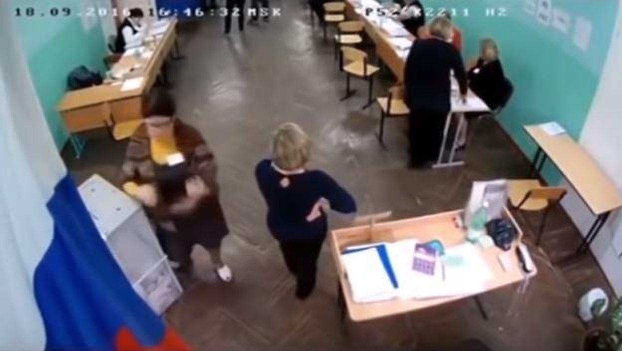Does this video show Democrats stuffing votes into ballot boxes?