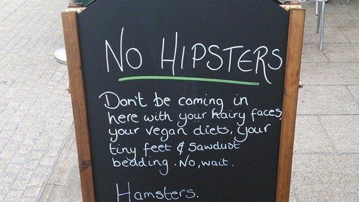 The sign outside this café is simply pun-derful