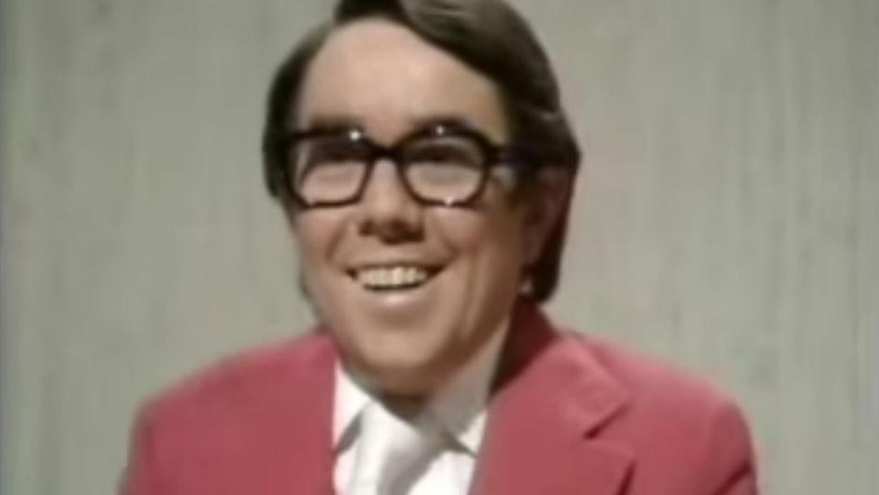 And it's goodnight from him... People are doing the utterly predictable but touching tribute to Ronnie Corbett