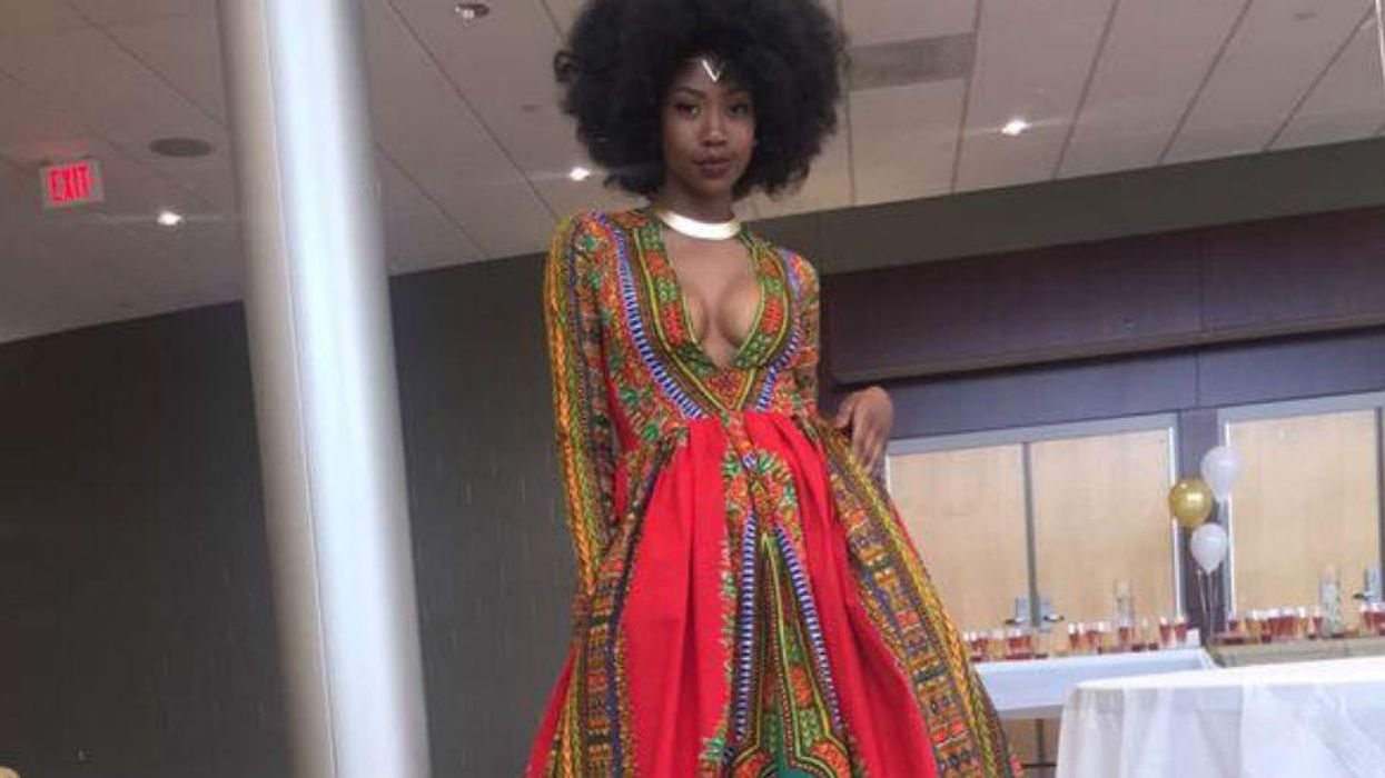 'Bullied teen' wows the internet with her amazing prom dress
