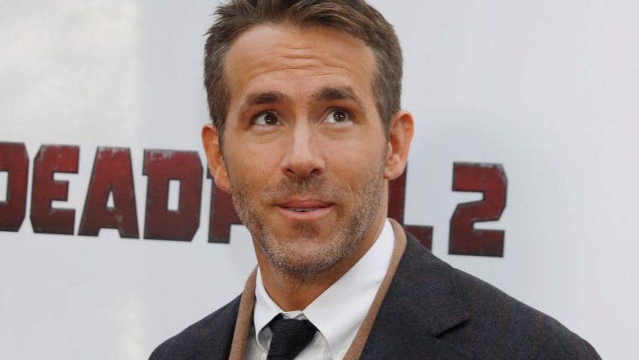 Ryan Reynolds’ mother posts expletive-laden rant about Chris Hemsworth for charity