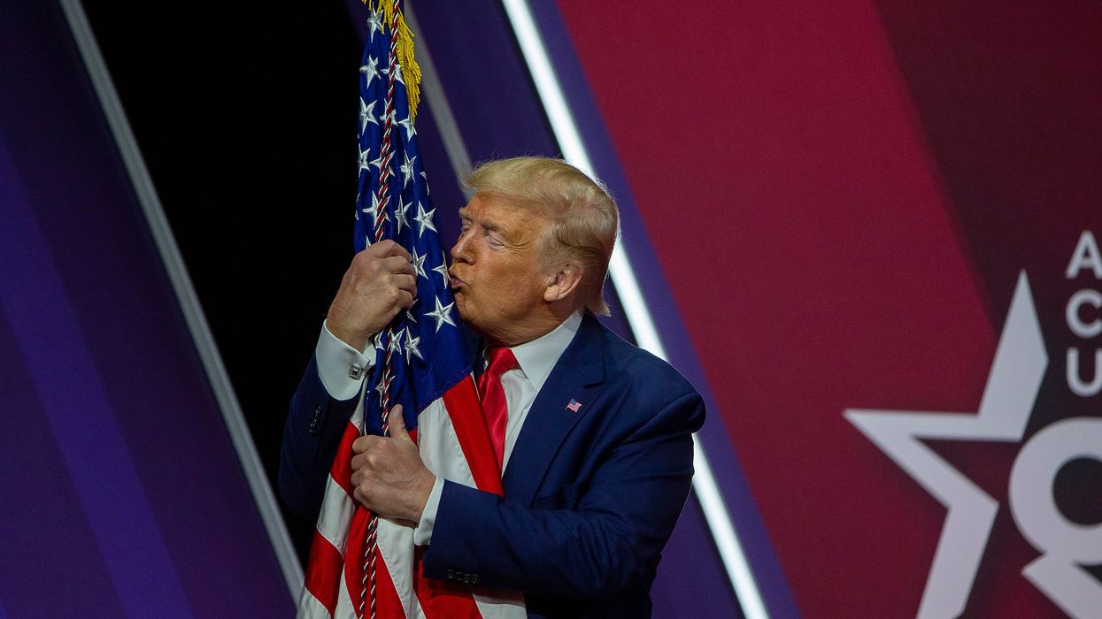 34 of the weirdest and most bizarre things Trump has done as president, according to this viral Twitter thread