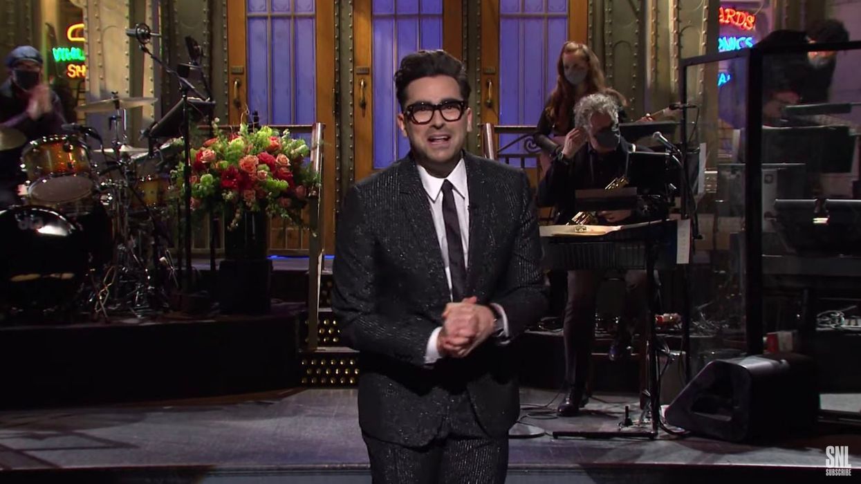 Dan Levy’s mother brilliantly called out his school bullies before he hosted ‘SNL’