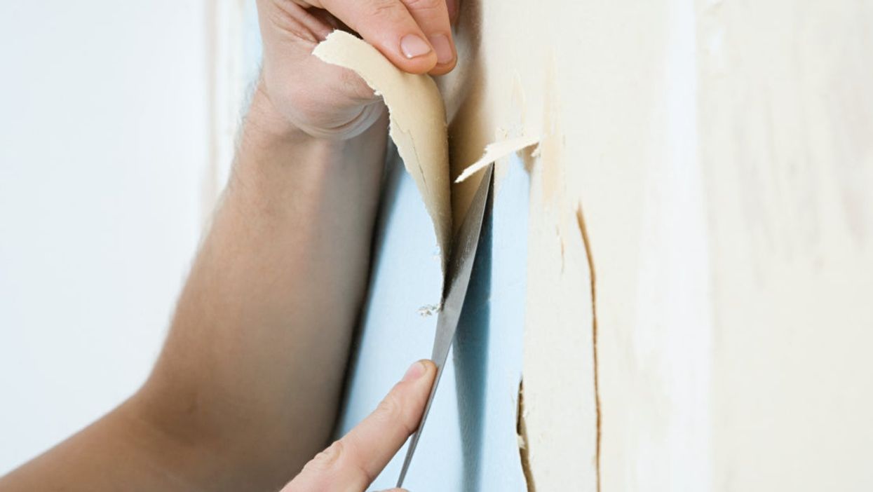 Woman finds hilarious message hidden under her wallpaper after 22 years