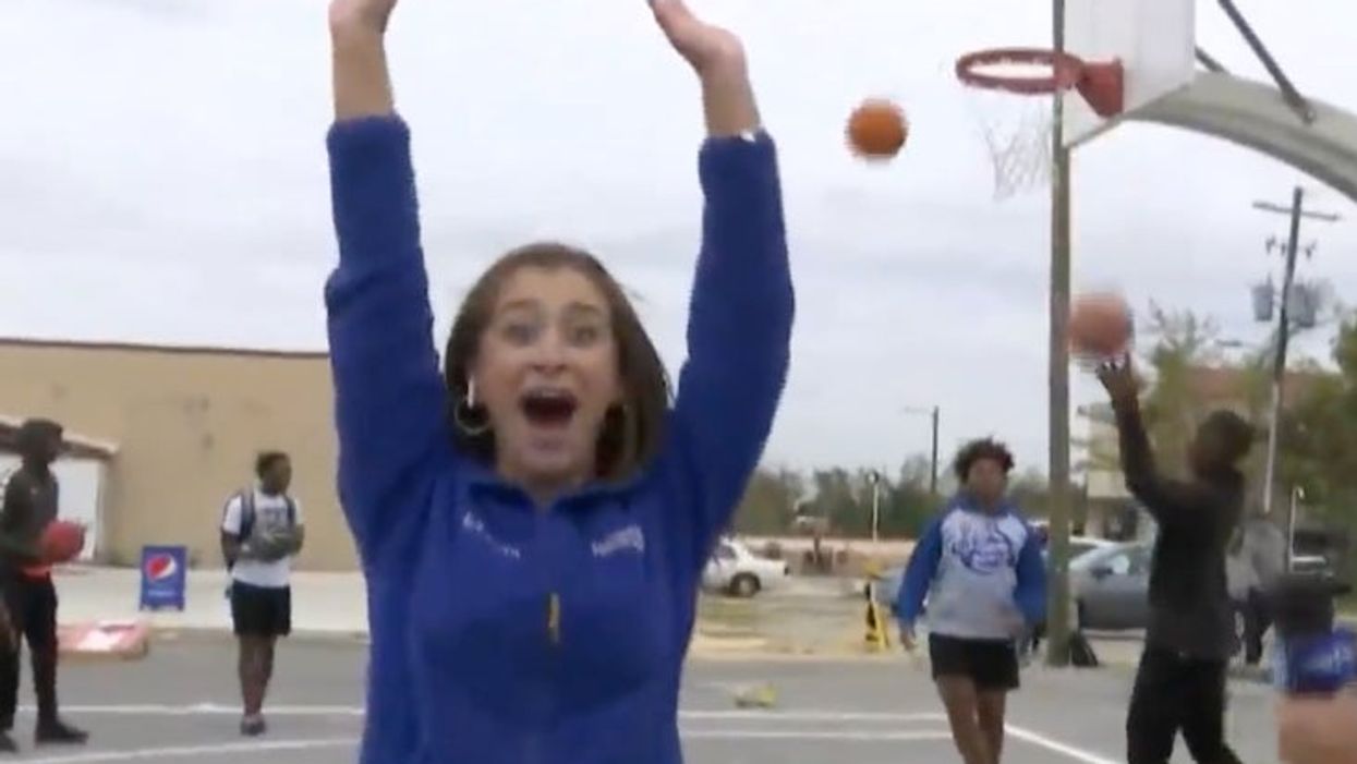 Unwitting reporter’s basketball fail has the internet in stitches