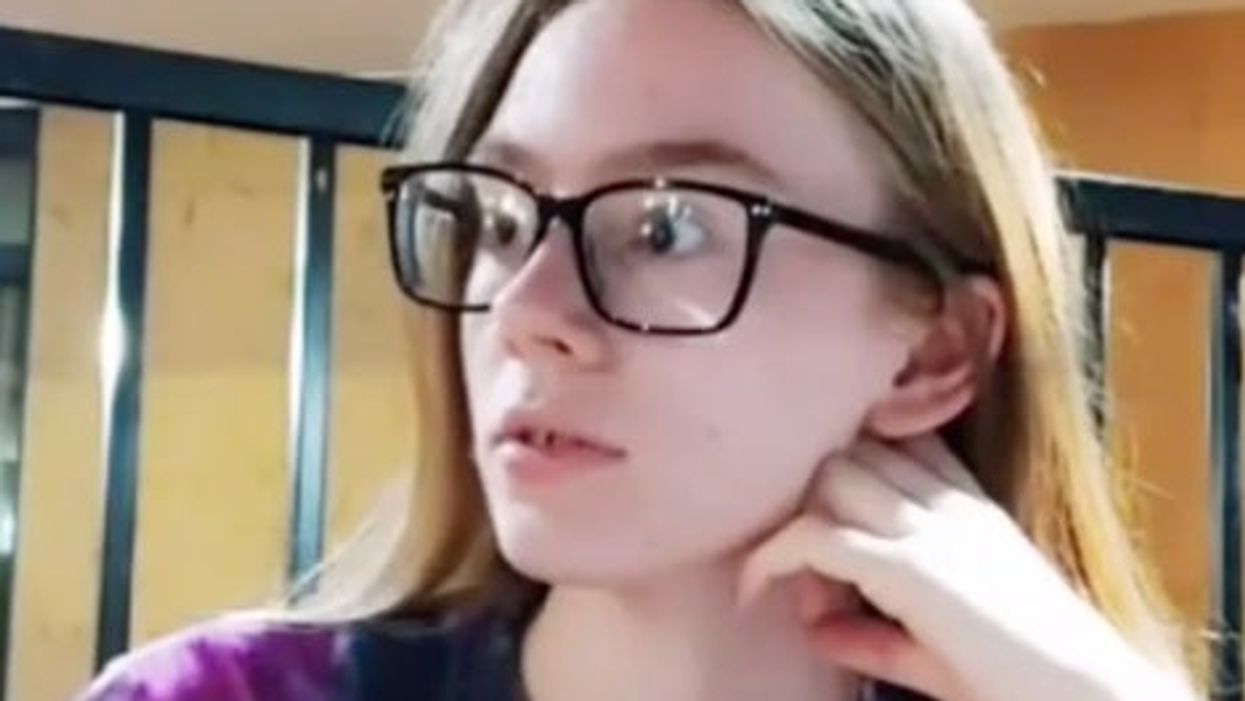 Creepy guy filmed hitting on uncomfortable teenage girl during live stream