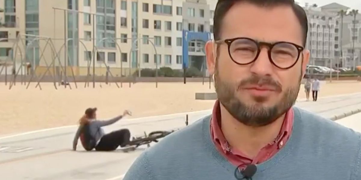 Livenewsof Msnbc Cyclist crashes while taking selfie during live MSNBC news broadcast ...