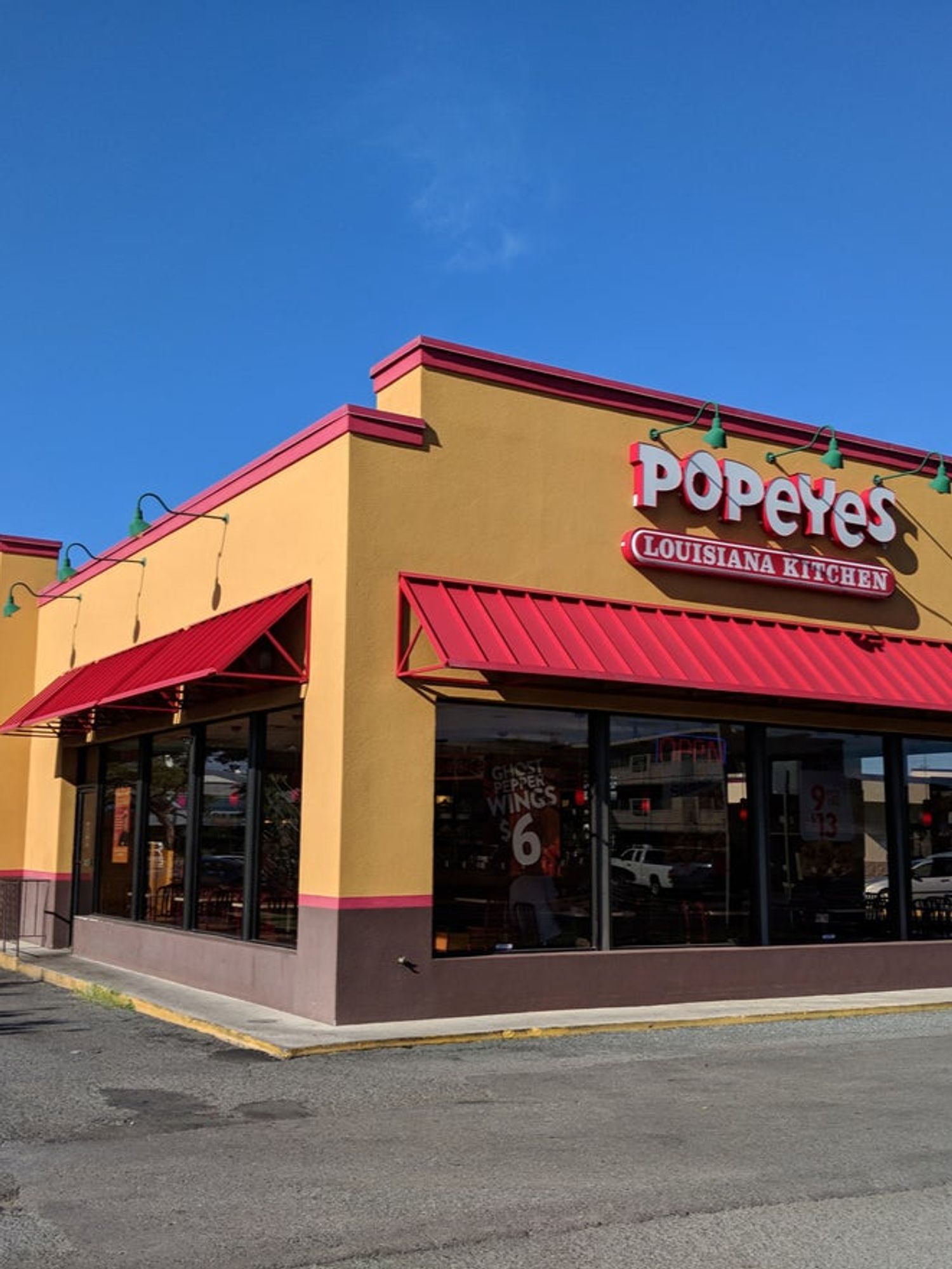 Police investigating sign at restaurant claiming we ‘reserve the right to refuse service to white people’