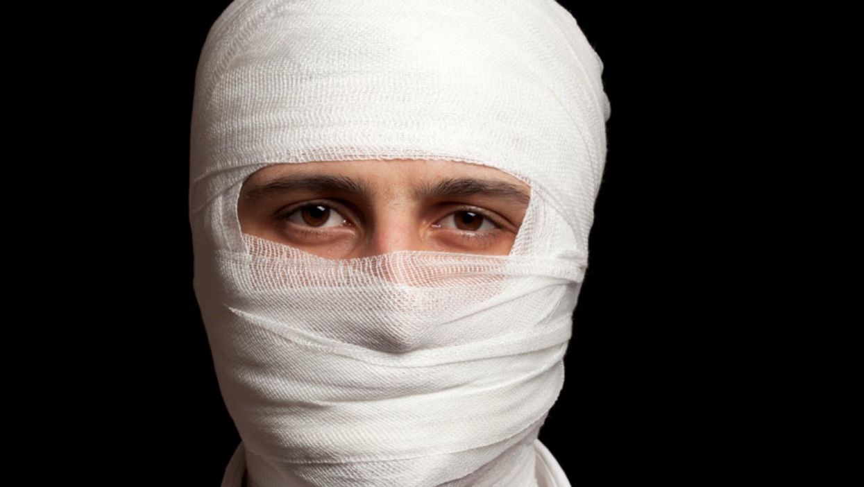Man jailed for wrapping bandages around his head to take driving theory tests for others