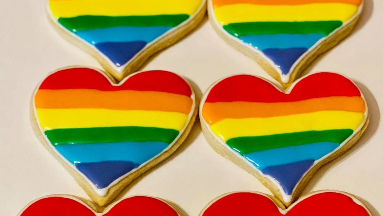 Huge crowds show up in support of a Texas bakery that was criticised for making Pride cookies