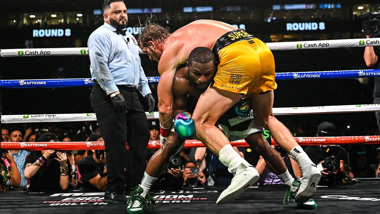 Boxing conspiracy theorists think Logan Paul got knocked out and Floyd Mayweather held him up