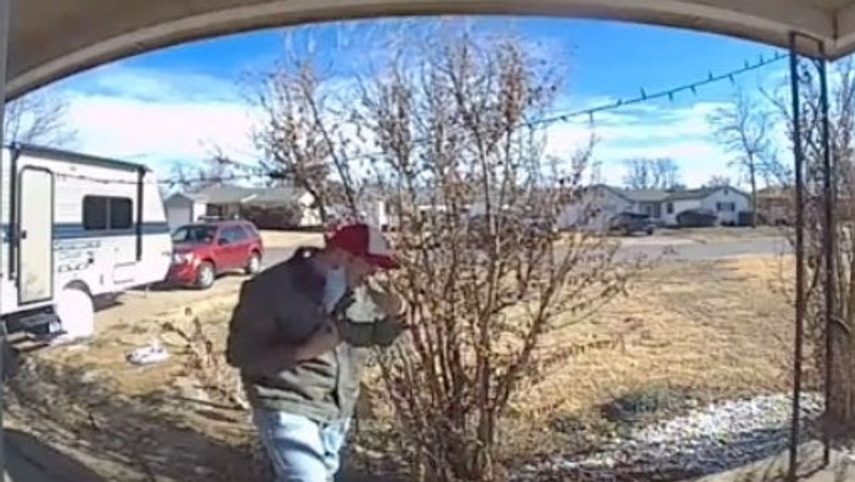 Pizza Hut customer tips delivery guy with slice of pizza, sparking fierce TikTok debate