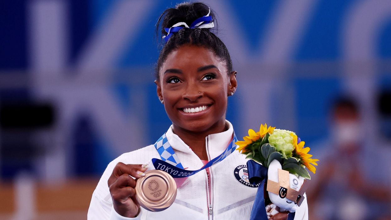 Simone Biles flooded with congratulations after winning bronze on her return to the Tokyo Olympics