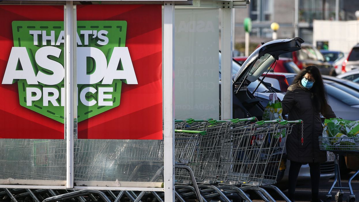 Asda shoppers divided over controversial chicken pizza – served with a side of gravy
