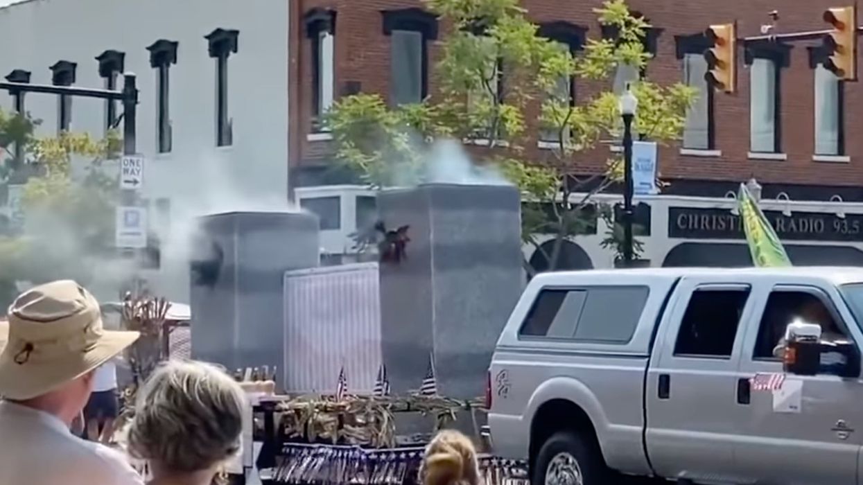 Onlookers stunned by ‘distasteful’ 9/11 Twin Towers parade float by Republican party