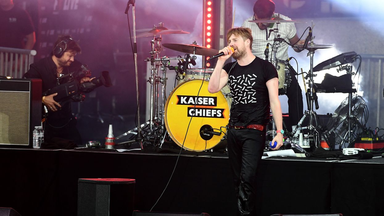 ‘The Pfizer Chiefs’ - Kaiser Chiefs divide Twitter with their Covid vaccine shoutout at gig