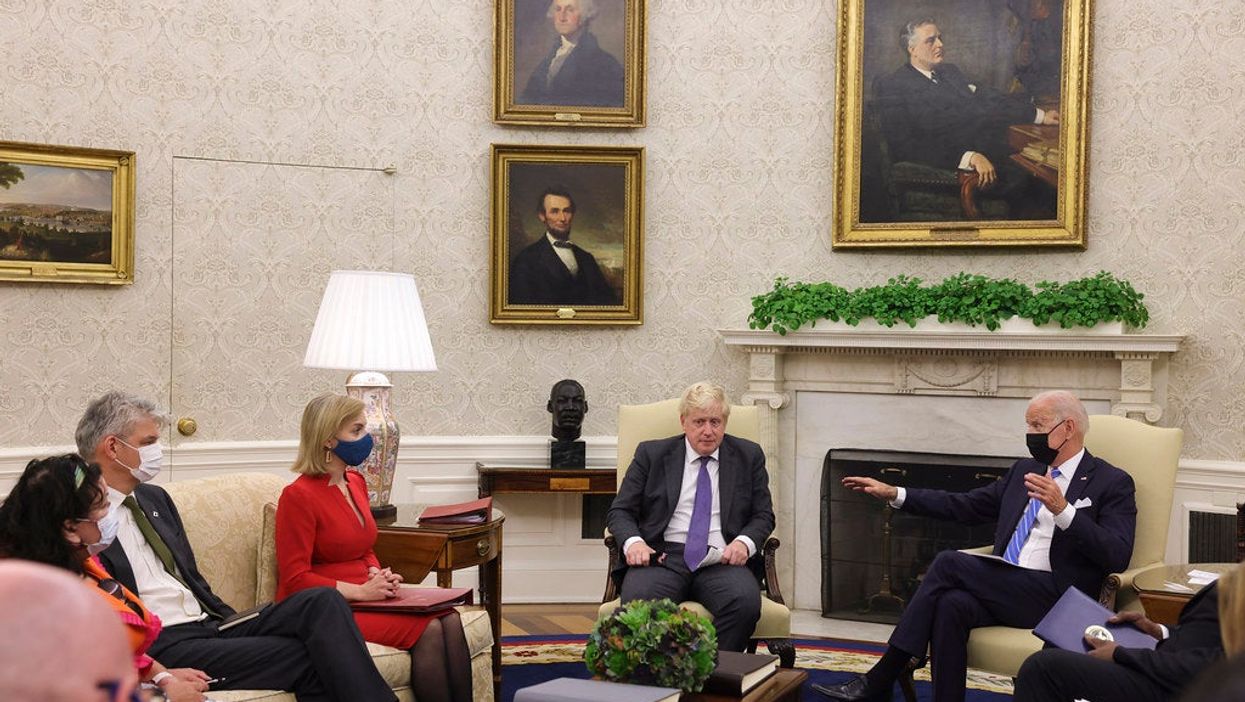 Boris Johnson sparks confusion after being the only person not wearing a mask in the Oval Office